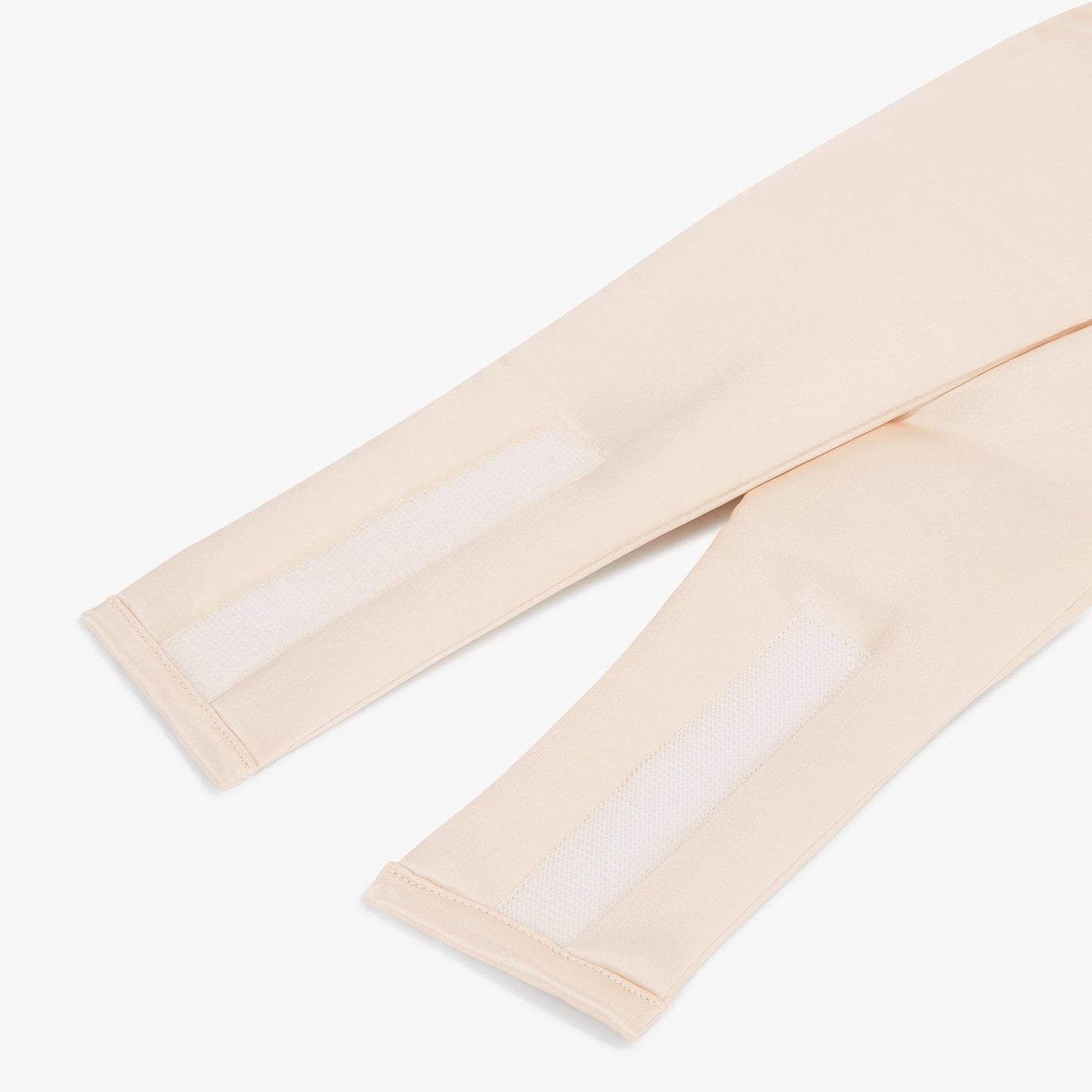 High quality Velcro attachment of the Dore and Rose Deep Sleep Eye Mask in the color Champagne Beige