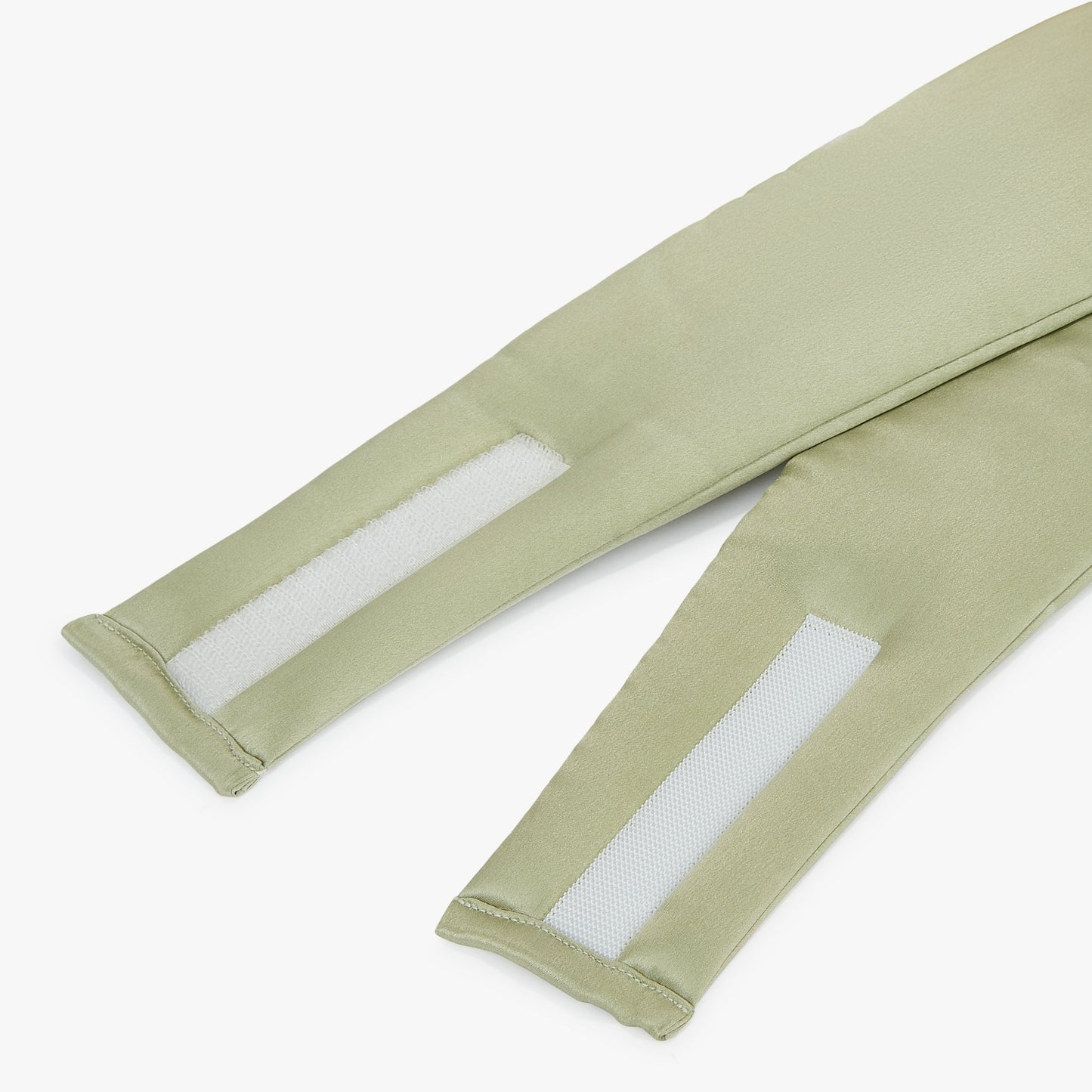 High quality Velcro attachment of the Dore and Rose Deep Sleep Eye Mask in the color Olive Green
