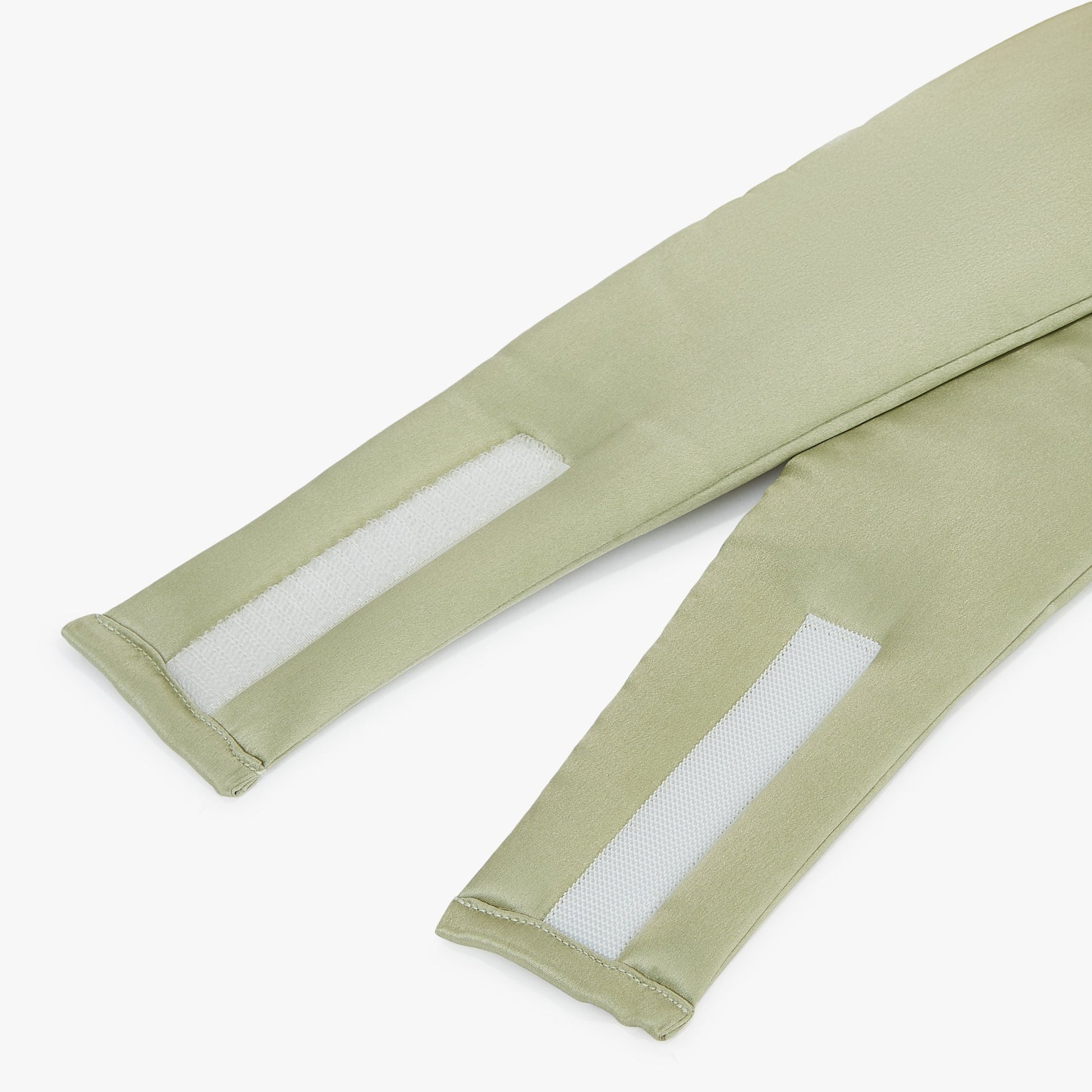 High quality Velcro attachment of the Dore and Rose Deep Sleep Eye Mask in the color Olive Green